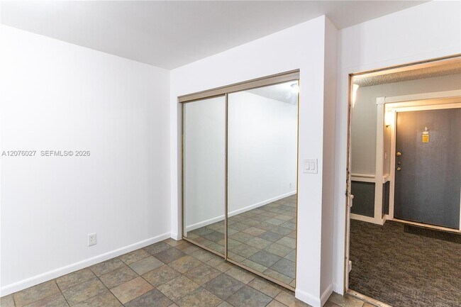 Building Photo - 3101 Oakland Shores Dr