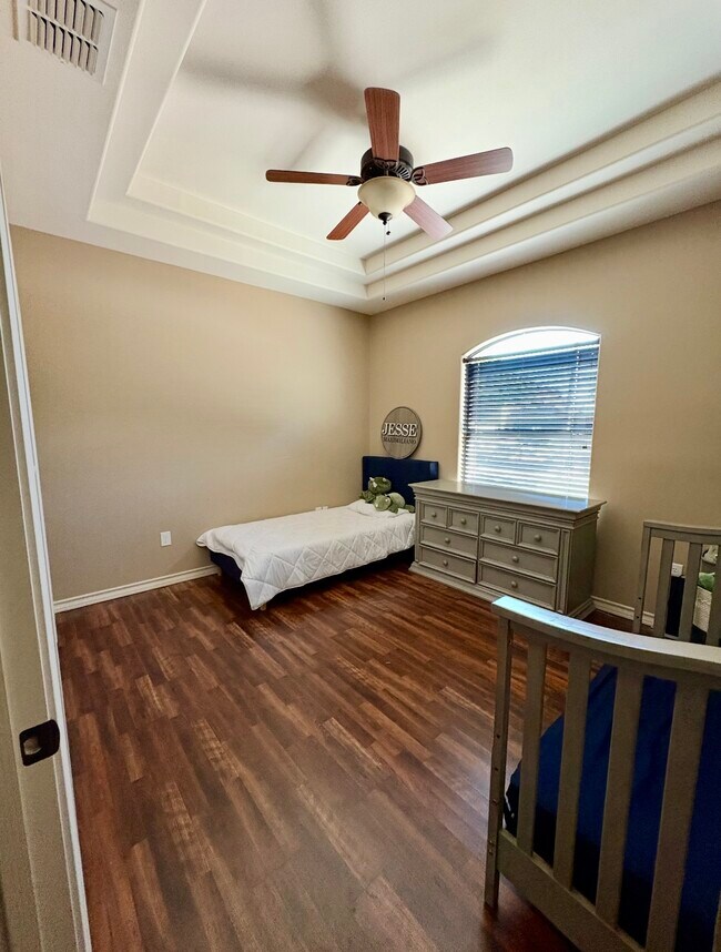 Building Photo - 3120 Rosco Dr