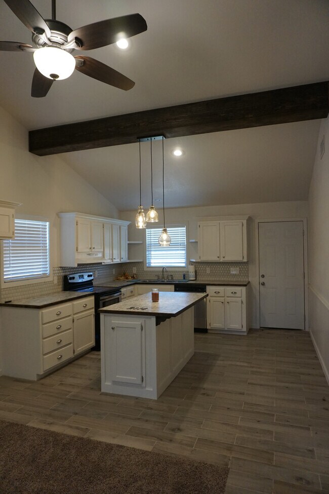 Building Photo - 2114 24th St