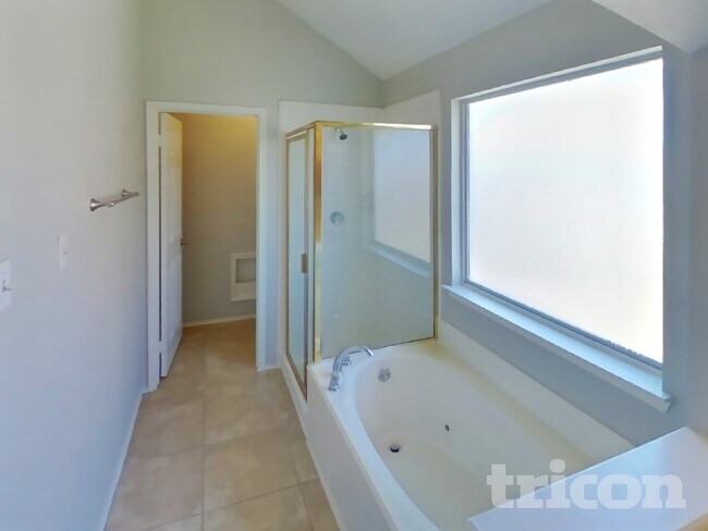 Building Photo - 1701 Pecan View Dr