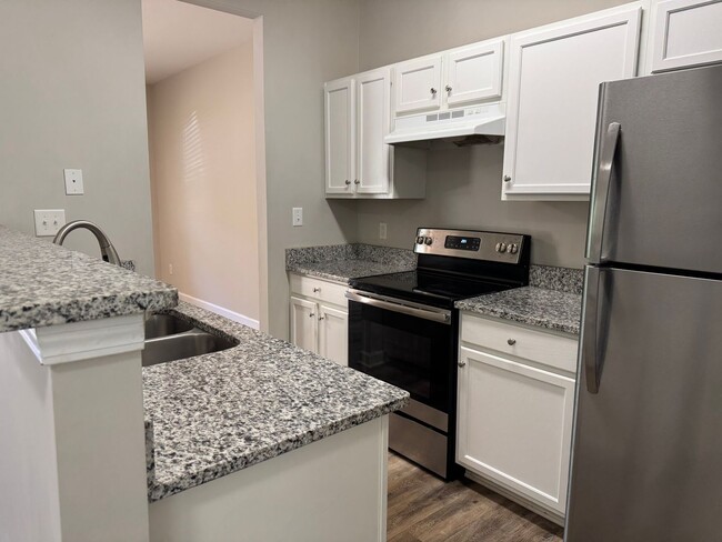 Building Photo - Two Bedroom Townhouse in Sherrills Ford wi...