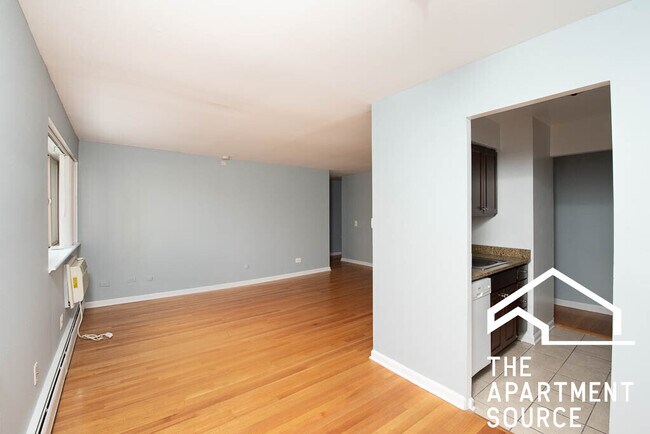 Building Photo - 5820 N Sheridan Rd
