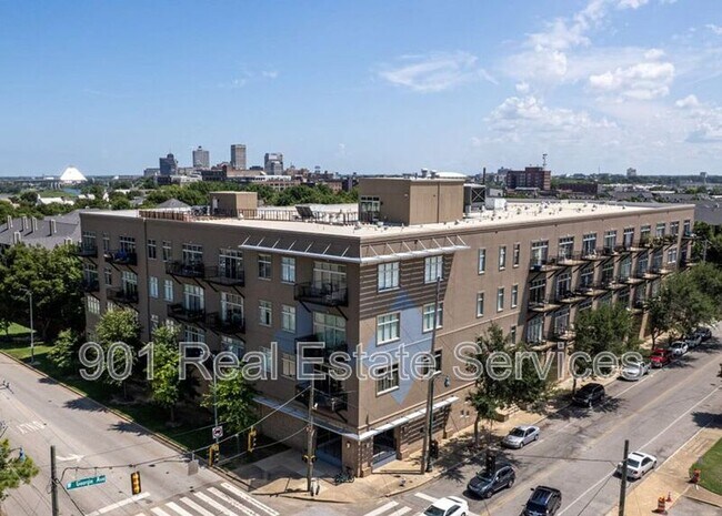 Building Photo - 648 Riverside Drive