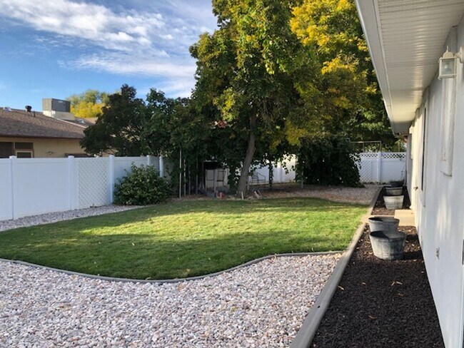 Building Photo - Don't miss this beauty in Fruita CO!