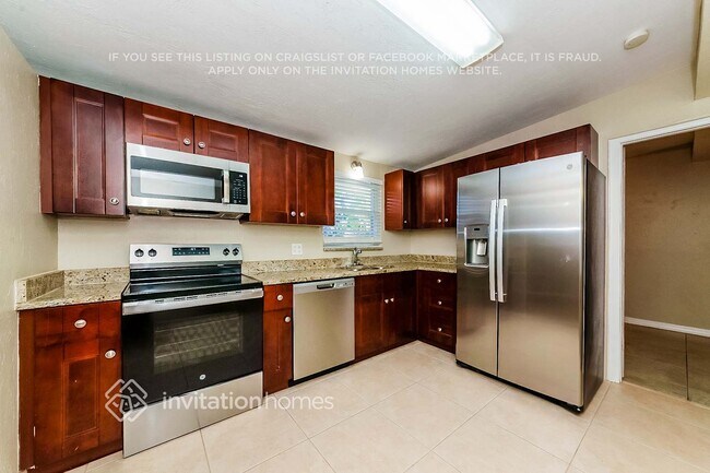 Building Photo - 6218 Nutmeg Ave