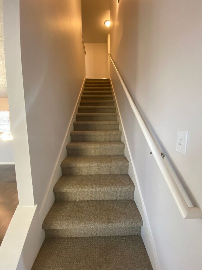 Building Photo - *Pre-leasing* Three Bedroom | Two and a Half Bath Home in Spring Hill!