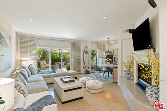 Building Photo - 6435 Zumirez Dr