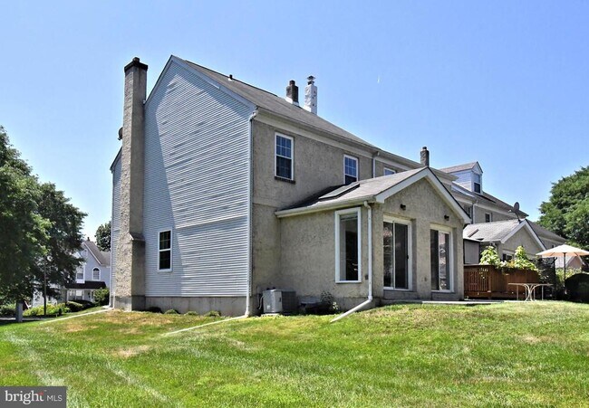 Building Photo - 2489 Hillendale Dr