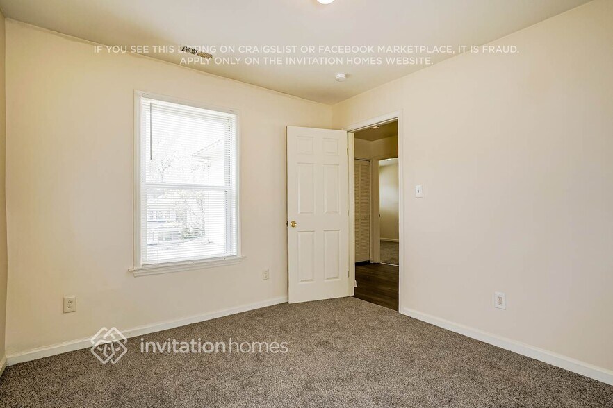 Building Photo - 10400 Neland St