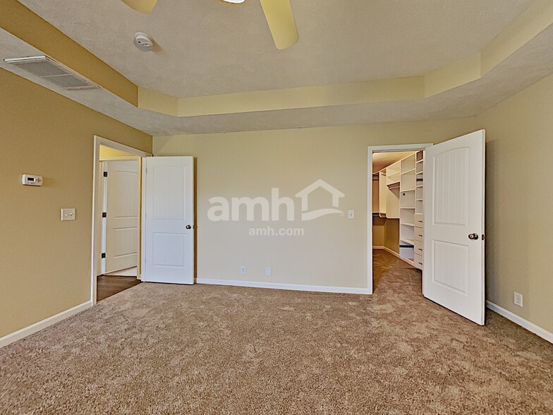 Building Photo - 105 Tulip Grove Pt
