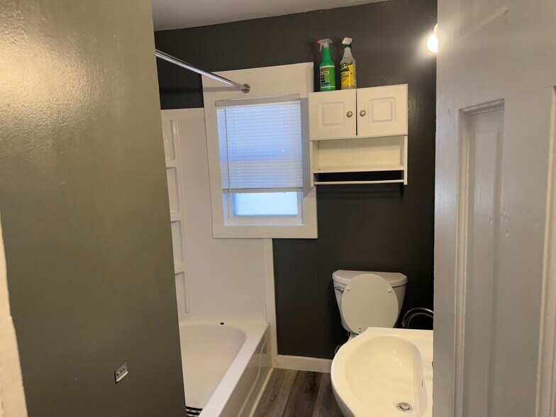 Building Photo - 518 E Vaile Ave