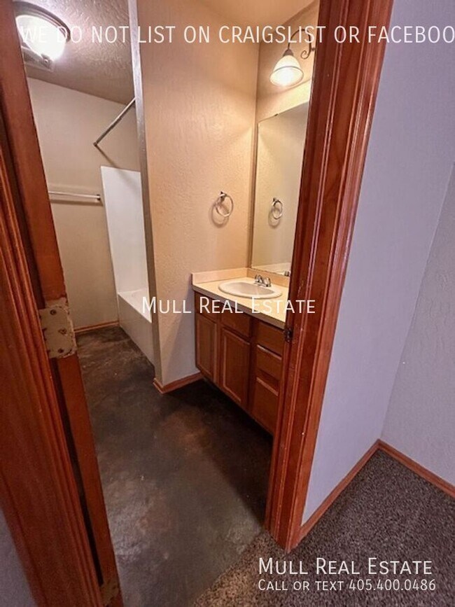 Building Photo - 2828 SE 89th Terrace