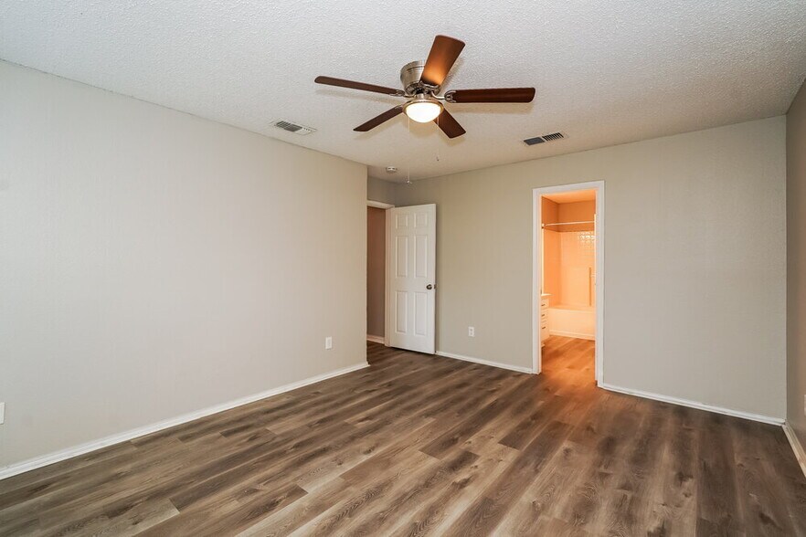 Building Photo - 556 Blue Haze Dr