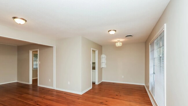 Building Photo - 116 Meadowdale Dr