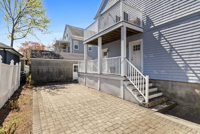 Building Photo - 67 Everett St