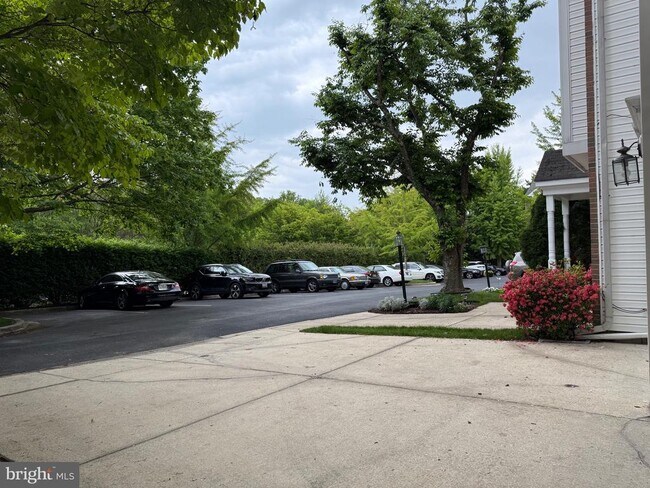Building Photo - 8 Diamond Hill Ct