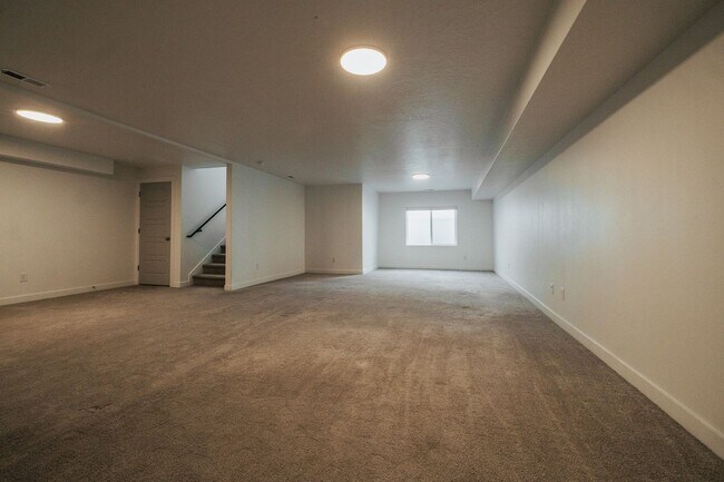 Building Photo - Stunning 4 Bedroom Home in Lehi with Great Amenities!