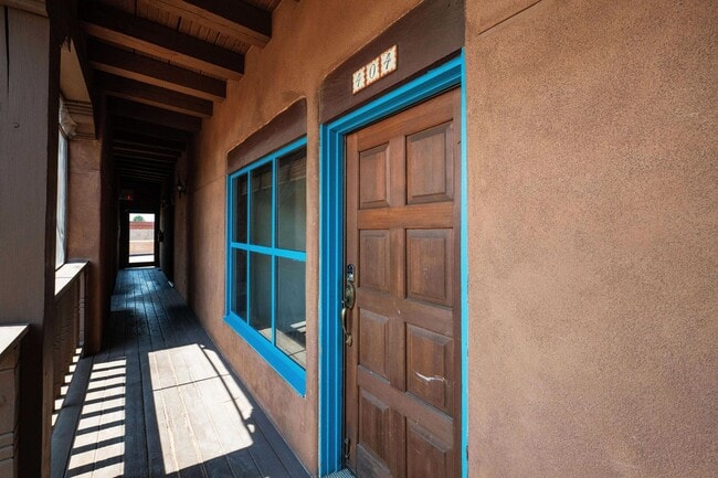 Building Photo - Classic Charm in the Heart of Downtown San...