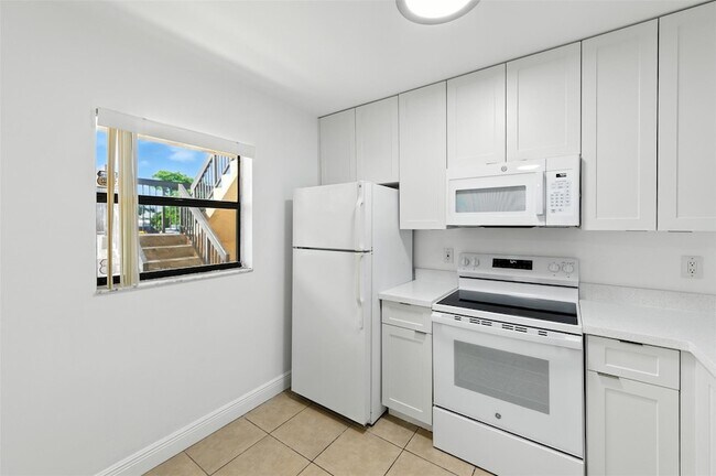 Building Photo - 141 NW 93rd Ave