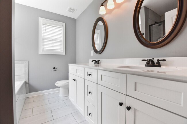 Building Photo - Pet Friendly Three Bedroom with Bonus!