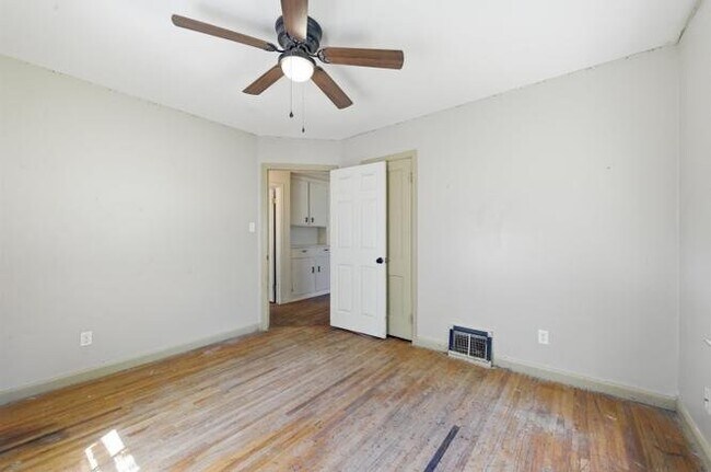 Building Photo - 1681 Kenmar St