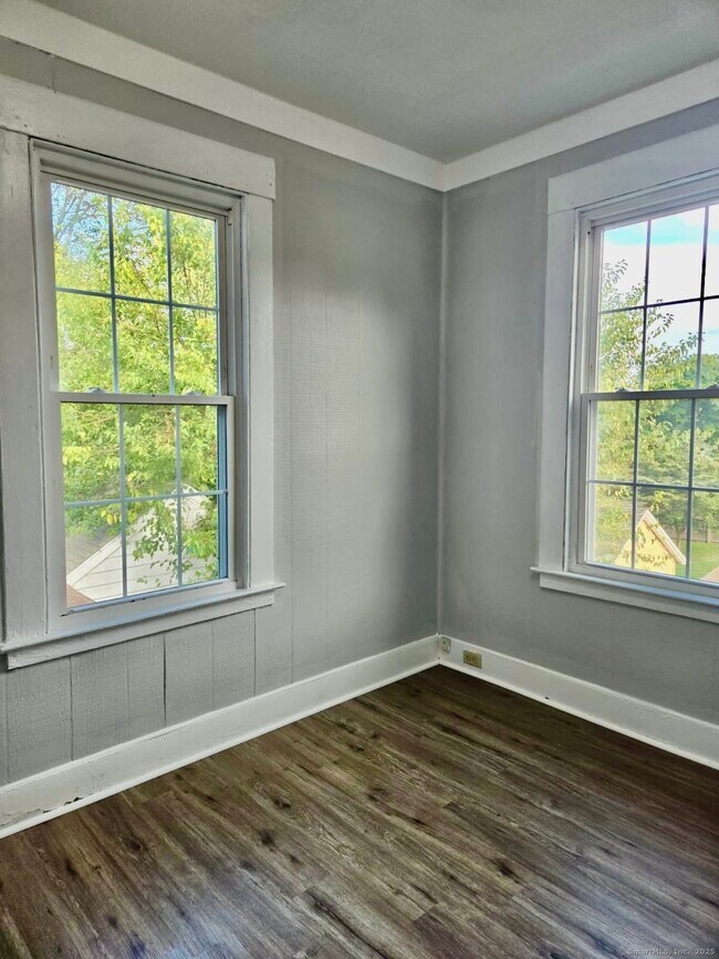 Building Photo - 121 2nd Ave