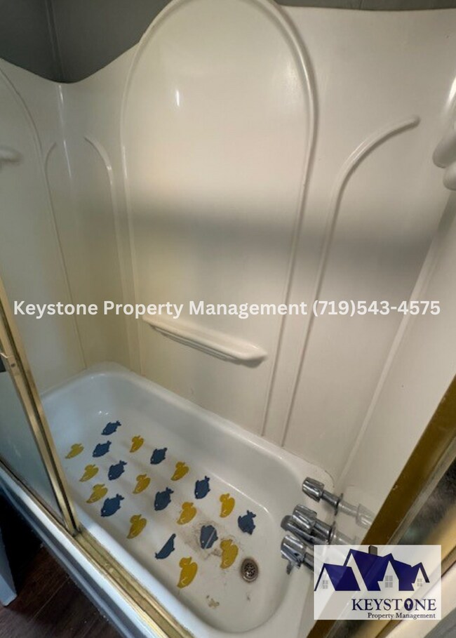 Building Photo - Horse Lover's Dream, Complete With Stable and Corral! 3 Bedroom/1 Bathroom Home $1500/$1500