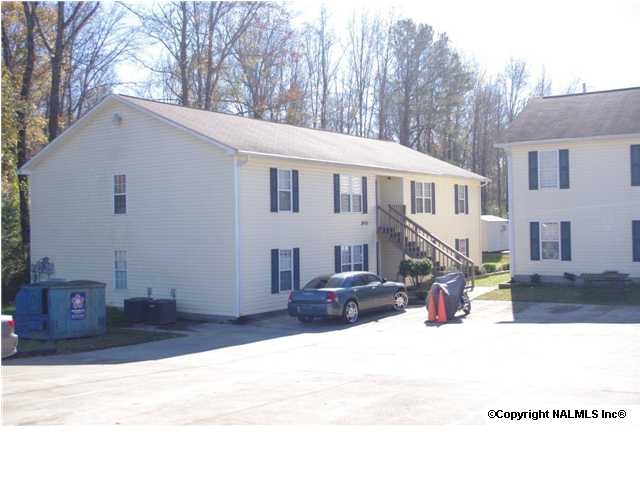 Primary Photo - Governor's Place Apartments