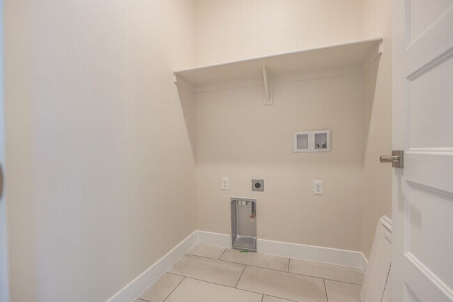 Building Photo - Crimson Park Town Home.