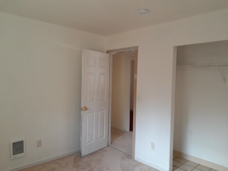Building Photo - 402 Mineral Ave