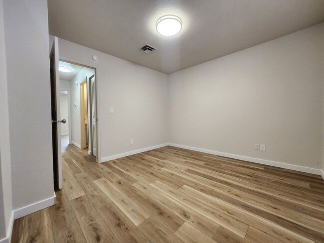 Building Photo - 1421 Anita St