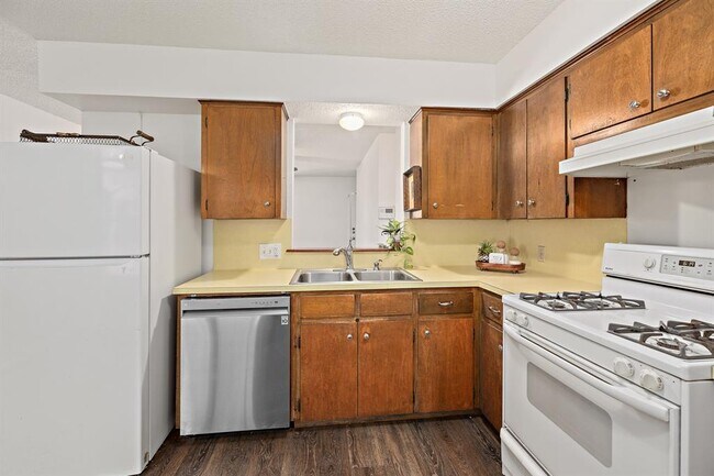 Building Photo - 806 Easy Day Cove