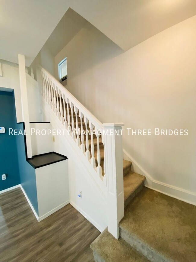 Building Photo - 1293 Purcell Ave
