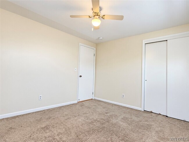 Building Photo - 220 Garden Pkwy