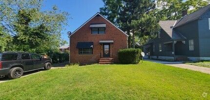 Building Photo - 1537 E 212th St