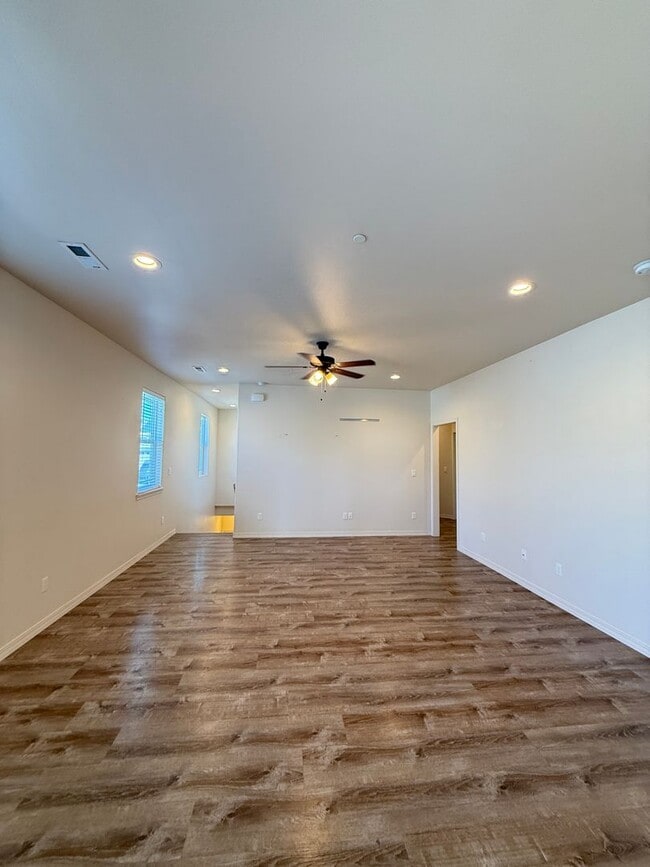 Building Photo - 4823/4825 Barbera St