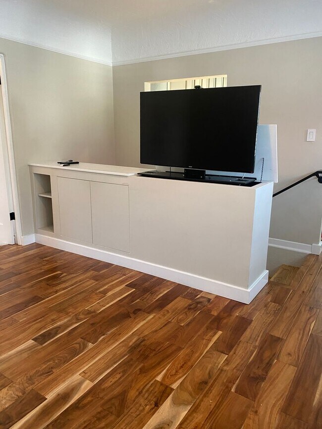 Building Photo - Elegant, Multilevel 3 Bedroom 2 Bathroom in Hillcrest / North Park with Outdoor Space