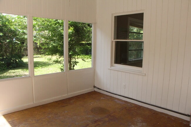 Building Photo - 2370 Harrison Ave