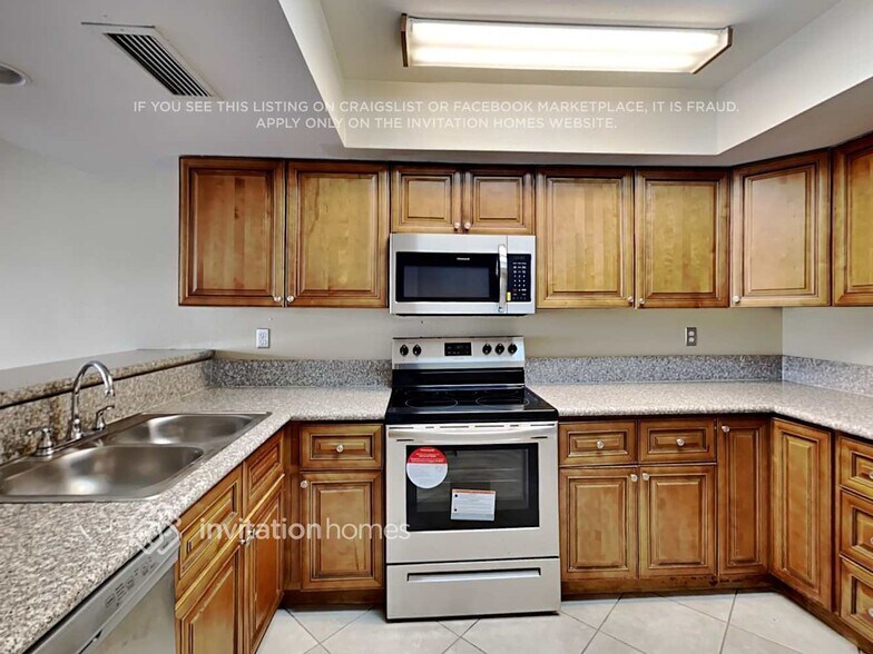 Building Photo - 11025 N 81st Dr