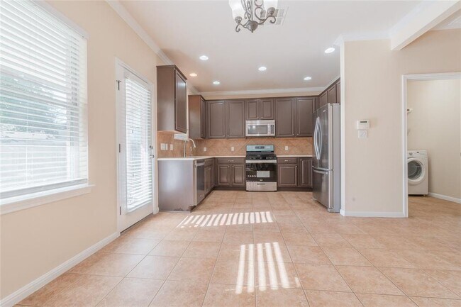 Building Photo - 9516 Castle Pines Dr