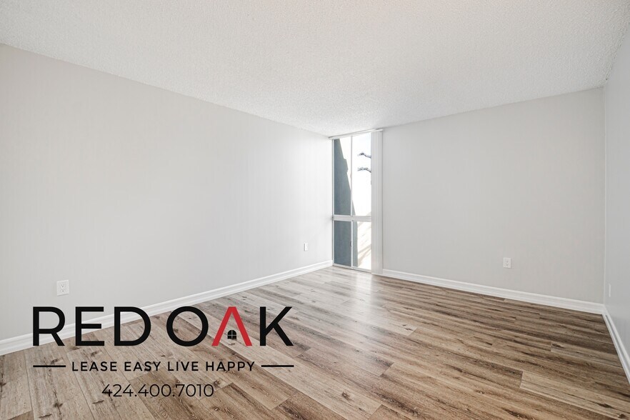 Building Photo - 15101 Magnolia Blvd