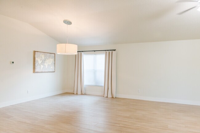 Building Photo - 208 Grande Lake Dr