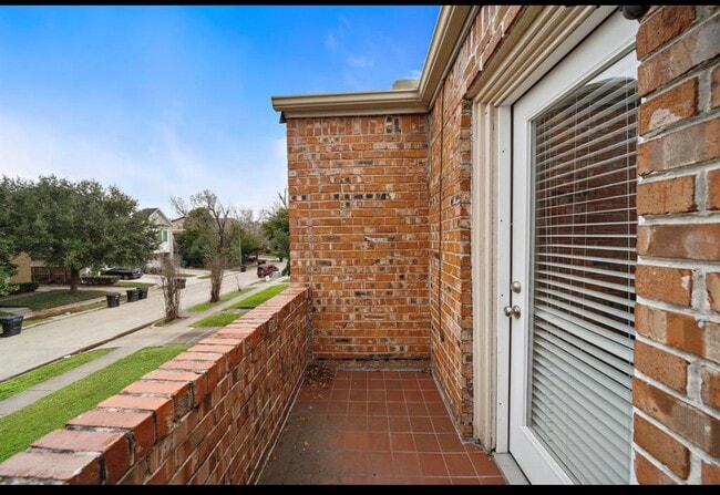 Building Photo - 1631 Castle Ct