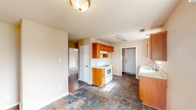 Building Photo - 701 E College St