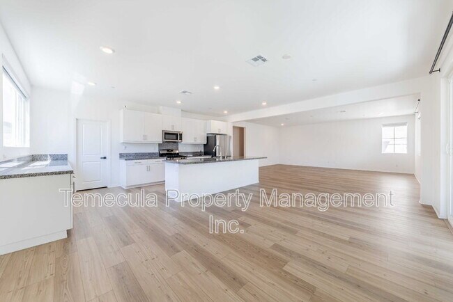 Building Photo - 1816 Tapaderos St