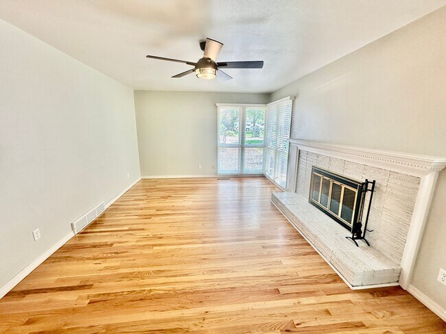 Building Photo - New on the Market!