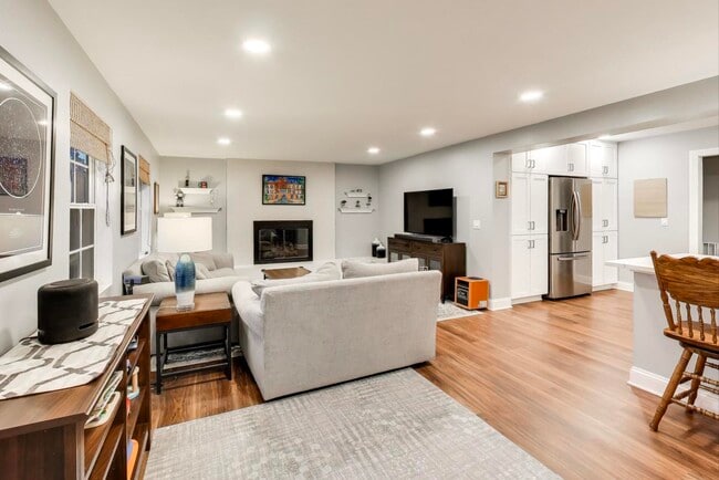 Building Photo - 6 S Waterman Ave