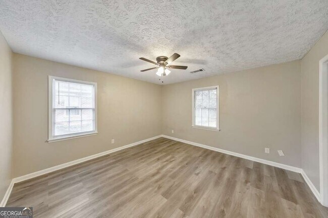 Building Photo - 245 Kimberly Way SW