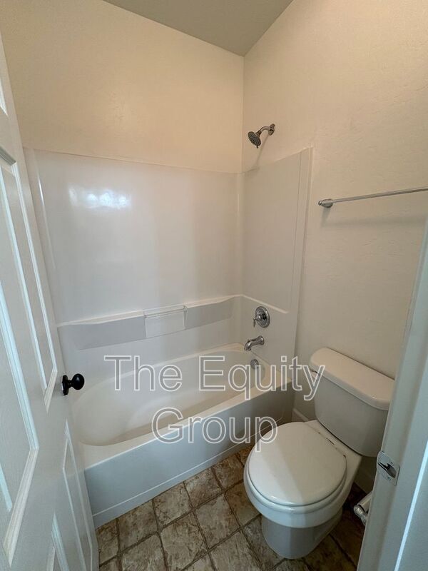 Building Photo - 3116 W Buena Vista Ave