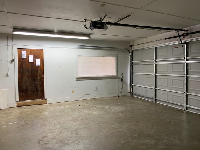 Building Photo - 4511 Greenway Dr